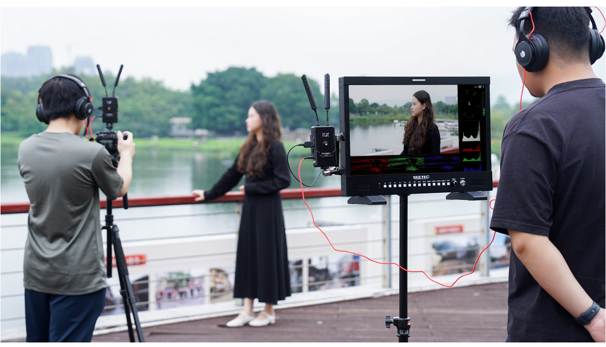 1000nit-director-monitor.jpg